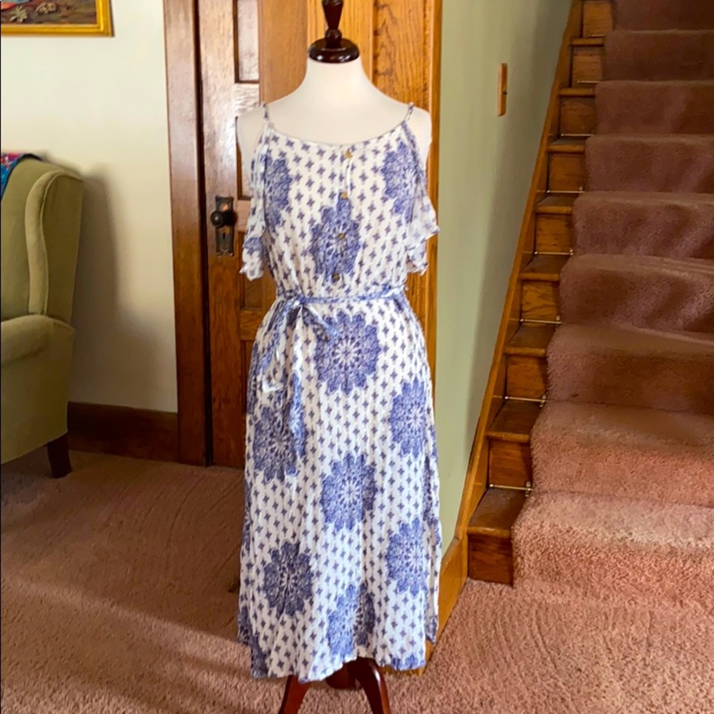 NWT Patterned Cold Shoulder Dress